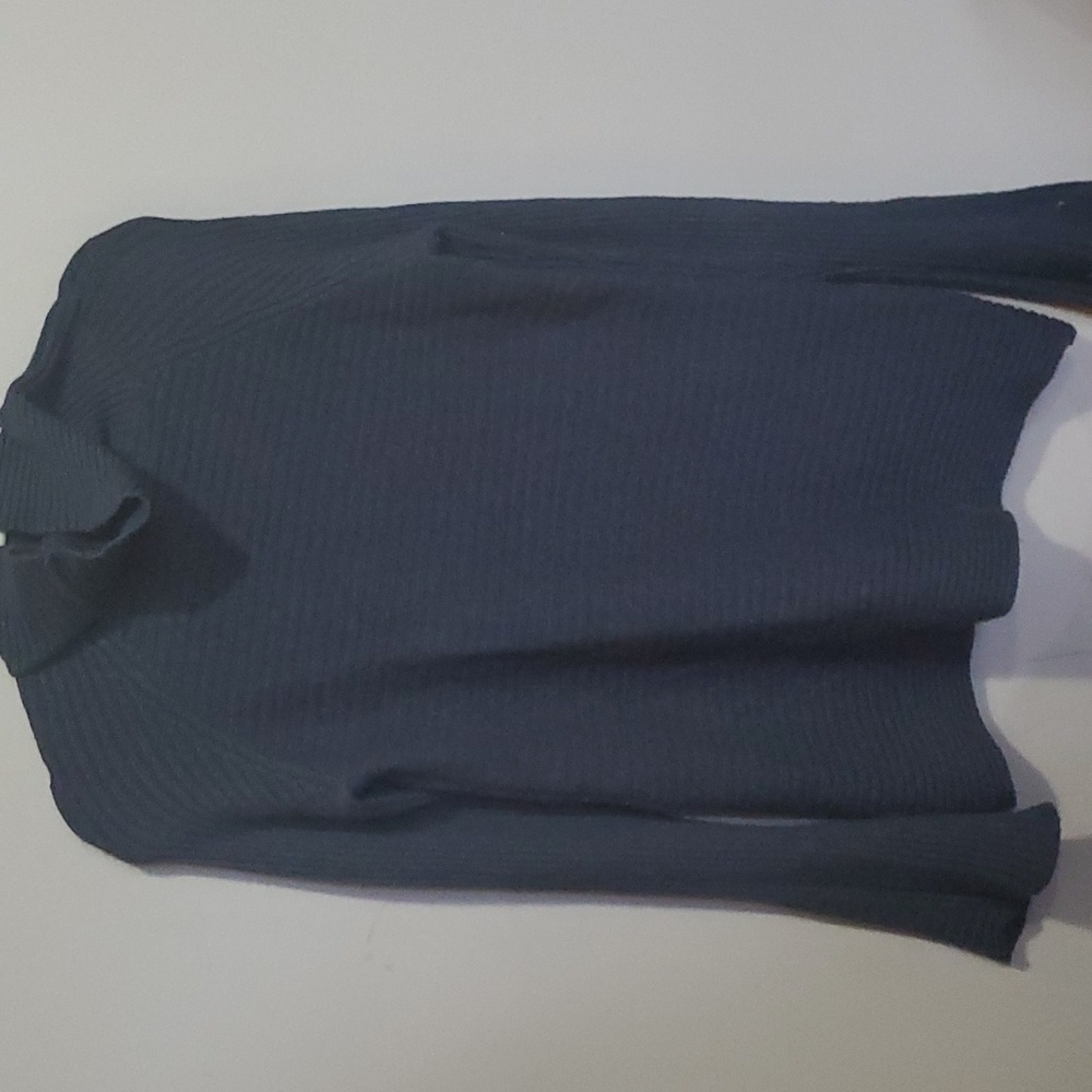 Motive sweater size medium